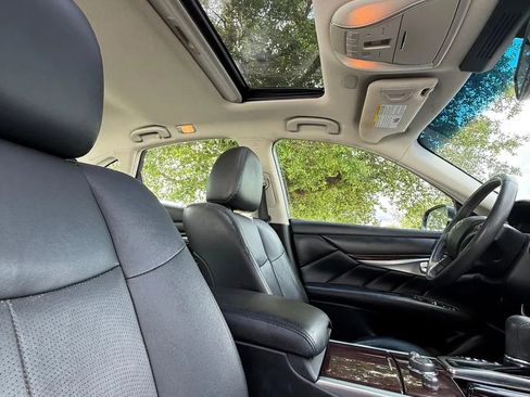 Used 2018 INFINITI Q70 Luxe image 14