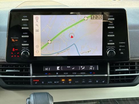 Used 2022 Toyota Sienna Platinum image 30