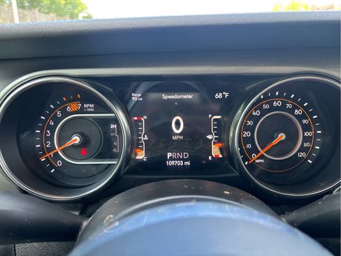 Used 2019 Jeep Wrangler Unlimited Sahara AWD/4WD image 7