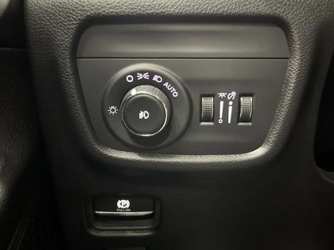 Used 2024 Jeep Grand Cherokee Limited w/ Black Appearance Package image 27