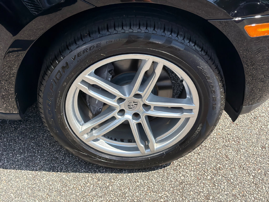 Used 2018 Porsche Macan AWD/4WD image 12