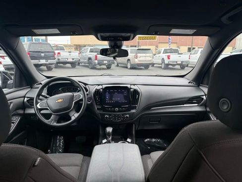 Used 2023 Chevrolet Traverse LT image 14