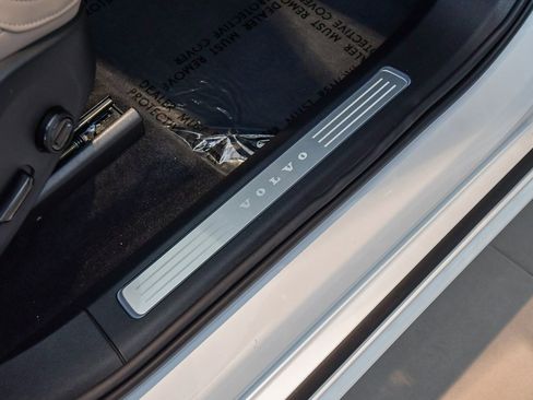 Used 2025 Volvo XC90 B5 Plus w/ Protection Package Premier image 19