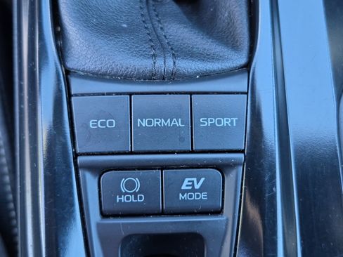 Used 2025 Toyota Camry SE FWD image 30