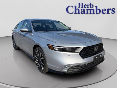 Used 2025 Honda Accord Touring image 1