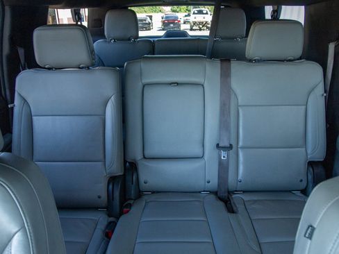 Used 2021 Chevrolet Suburban LT AWD/4WD image 23