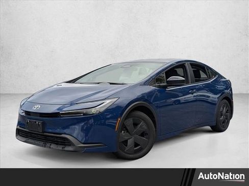 Used 2025 Toyota Prius LE image 1