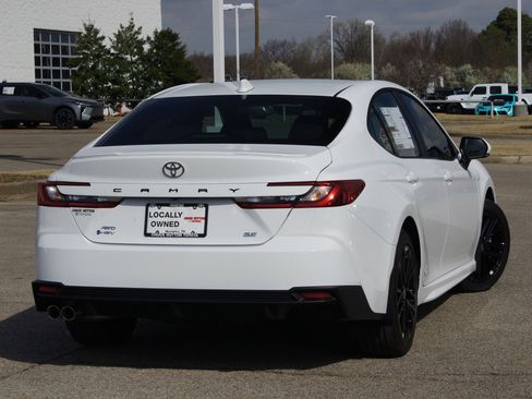 Used 2026 Toyota Camry SE AWD/4WD image 9