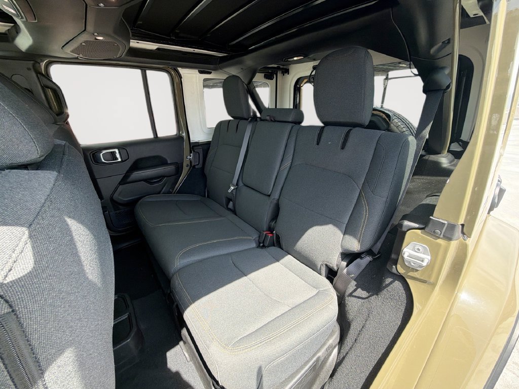 Used 2025 Jeep Wrangler Unlimited Sahara w/ Safety Group AWD/4WD image 25