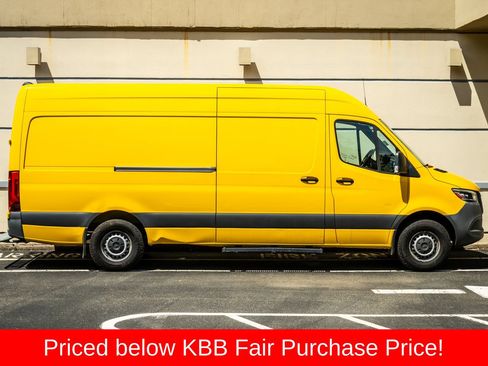 Used 2021 Mercedes-Benz Sprinter 2500 image 9