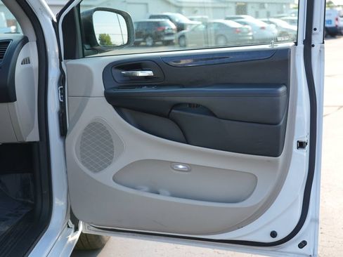 Used 2018 Dodge Grand Caravan SE w/ UConnect Hands-Free Group FWD image 31