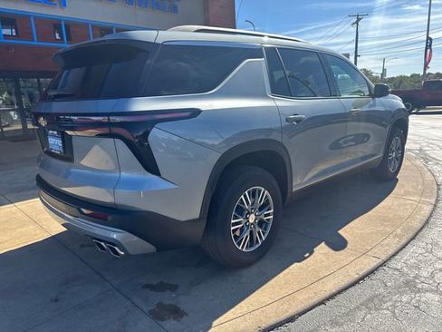 Certified 2025 Chevrolet Traverse LT image 9