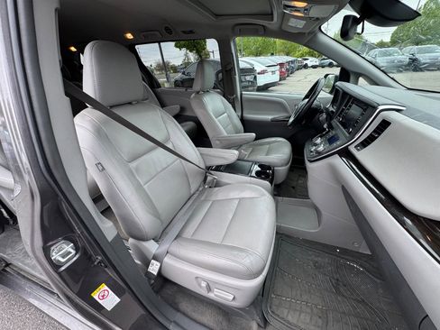 Used 2019 Toyota Sienna XLE image 10