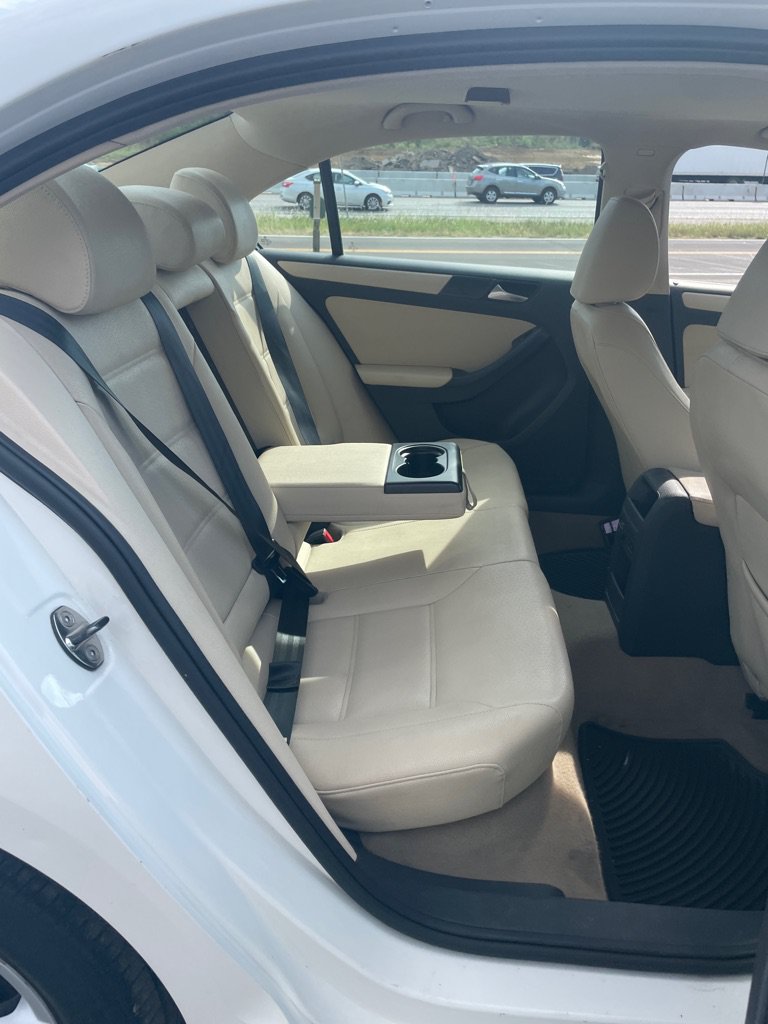 Used 2012 Volkswagen Jetta SE FWD image 19