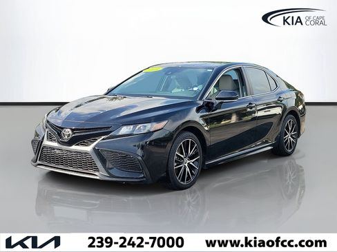 Used 2023 Toyota Camry SE FWD image 3