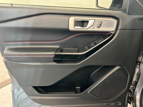 Used 2022 Ford Explorer ST-Line w/ Class IV Trailer Tow Package image 15