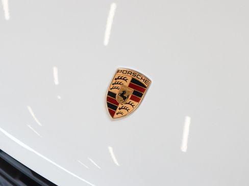 Certified 2024 Porsche Macan image 27