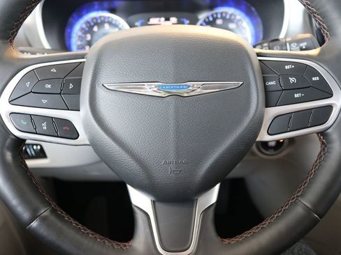 Used 2020 Chrysler Pacifica Touring-L image 34