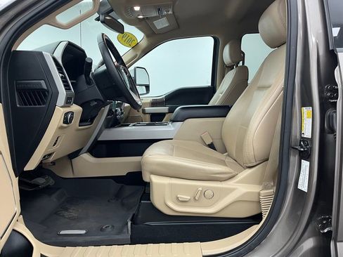 Used 2019 Ford F350 Lariat w/ Chrome Package image 18