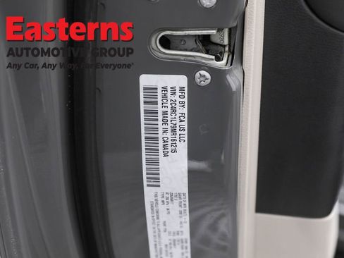 Used 2022 Chrysler Pacifica Touring-L FWD image 36