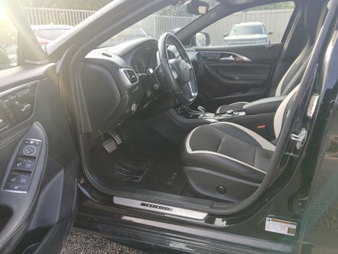 Used 2018 INFINITI QX30 Sport w/ Cargo Package FWD image 9