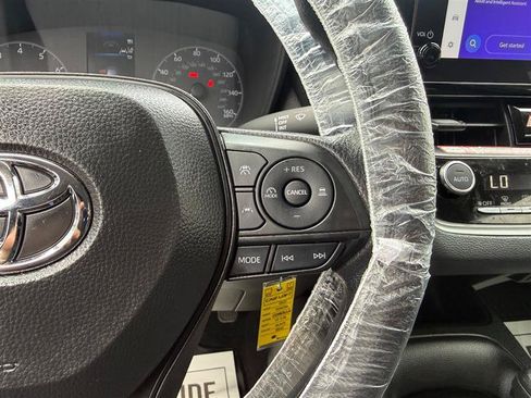 Used 2025 Toyota Corolla LE FWD image 34