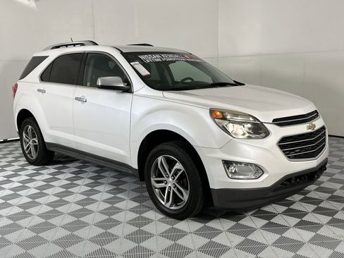 Used 2017 Chevrolet Equinox Premier w/ Enhanced Convenience Package FWD image 2