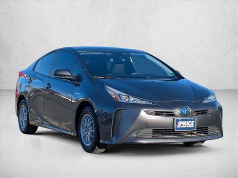 Used 2022 Toyota Prius LE image 3