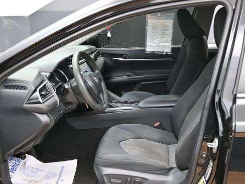 Used 2018 Toyota Camry LE FWD image 16
