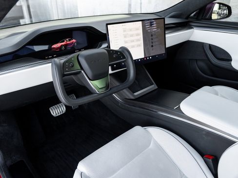 Used 2022 Tesla Model S Plaid image 4