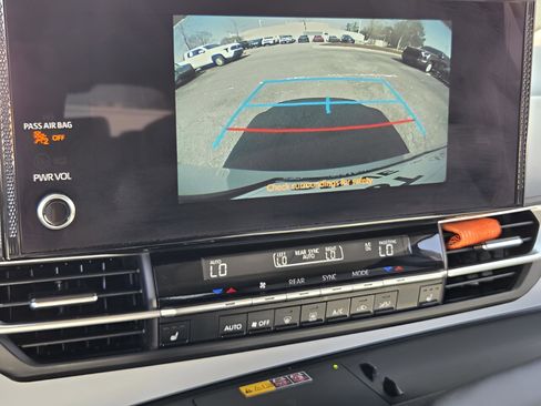 Certified 2025 Toyota Sienna XLE FWD image 19