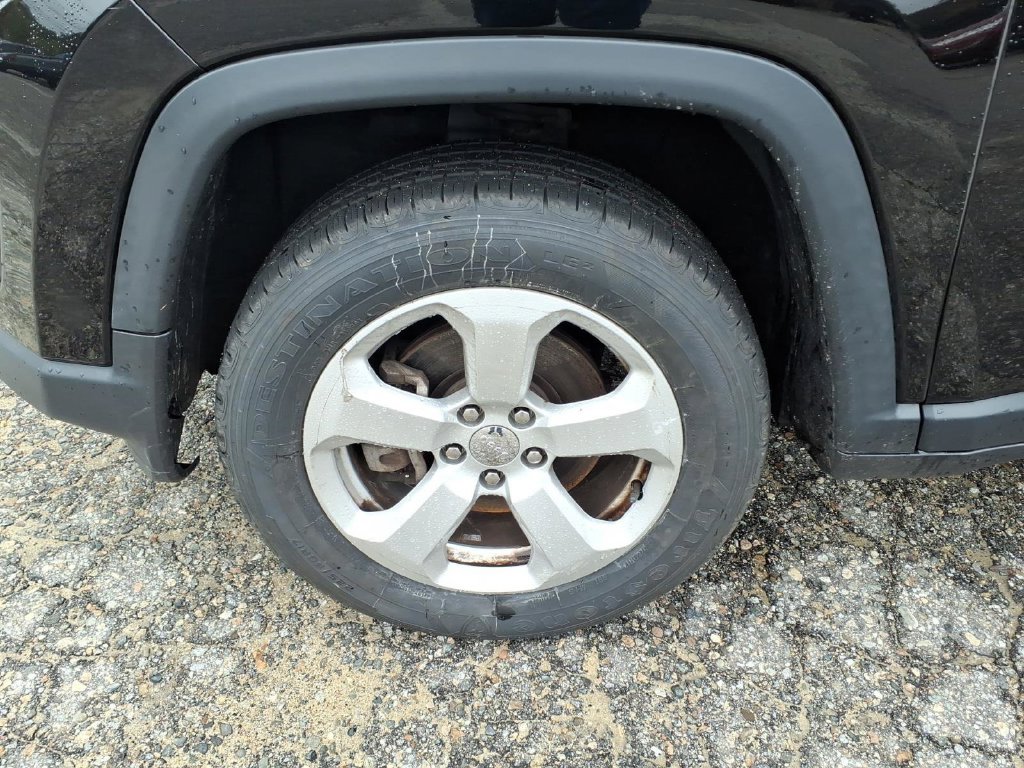 Used 2019 Jeep Compass Latitude w/ Popular Equipment Group AWD/4WD image 10