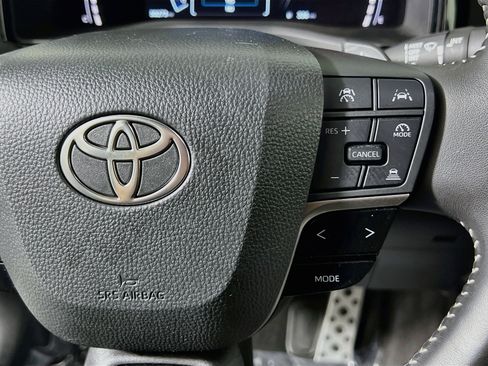 Used 2025 Toyota Camry SE FWD image 20
