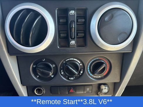 Used 2008 Jeep Wrangler Unlimited Sahara AWD/4WD image 10