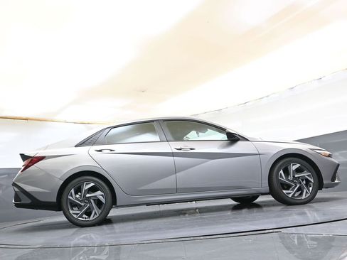Certified 2025 Hyundai Elantra Sport FWD image 33