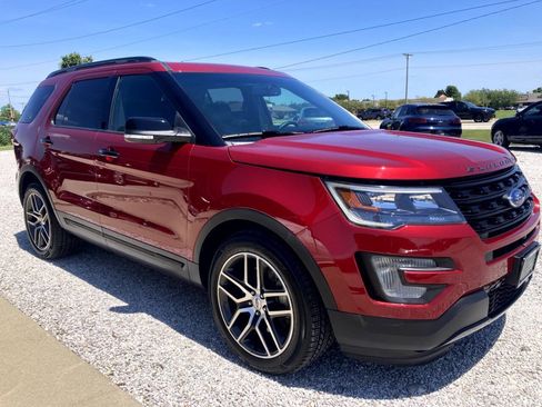 Used 2017 Ford Explorer Sport w/ Equipment Group 401A AWD/4WD image 4