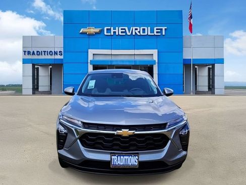 New 2026 Chevrolet Trax LS w/ LS Convenience Package FWD image 4