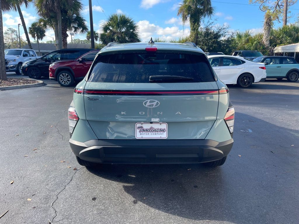 Used 2025 Hyundai Kona SEL FWD image 4