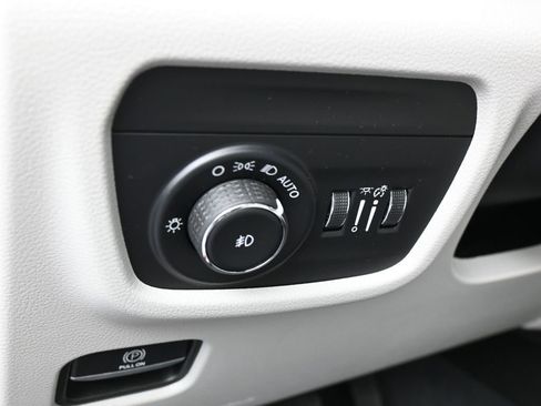 Used 2023 Jeep Grand Cherokee L Summit w/ Luxury Tech Group V image 15