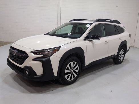 Used 2024 Subaru Outback Premium AWD/4WD image 7