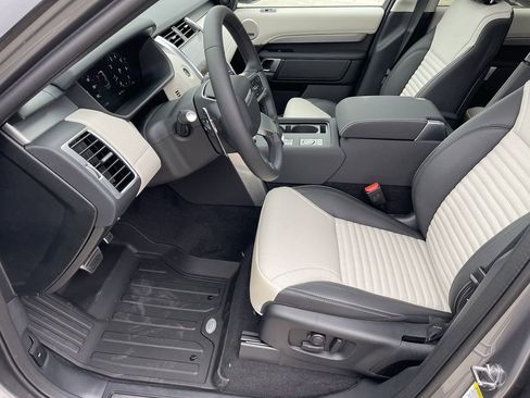 New 2025 Land Rover Discovery Dynamic SE image 8