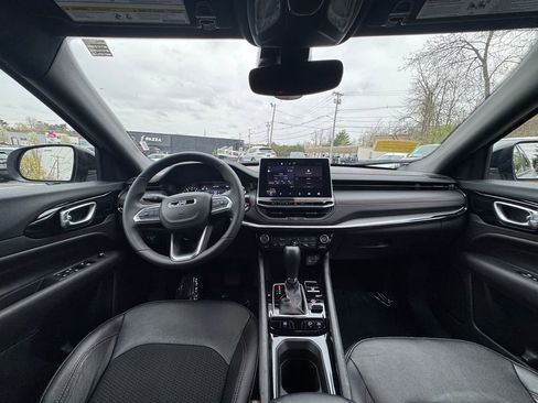 Used 2025 Jeep Compass Trailhawk AWD/4WD image 15