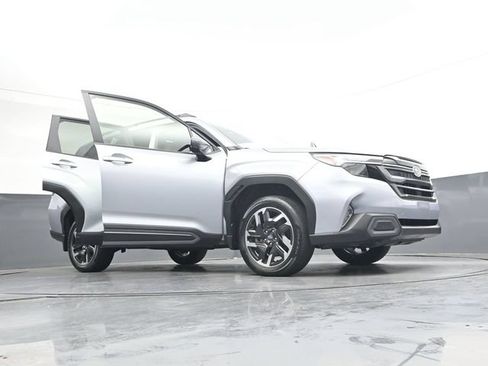 Used 2025 Subaru Forester Limited AWD/4WD image 42