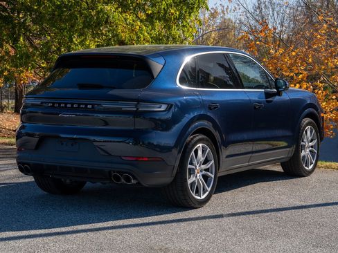 Certified 2025 Porsche Cayenne image 7