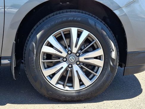 Used 2017 Nissan Pathfinder SL w/ SL Tech Package AWD/4WD image 8
