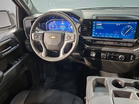 Used 2024 Chevrolet Silverado 1500 LT RWD image 9