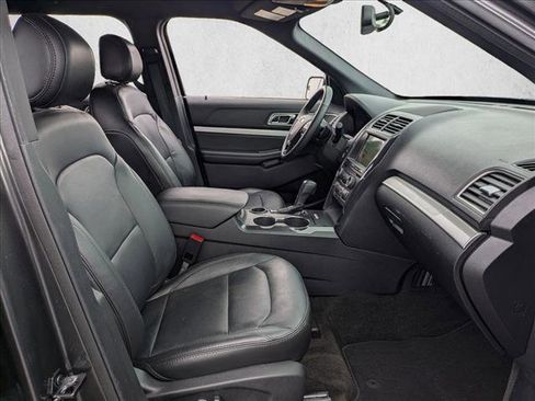 Used 2017 Ford Explorer XLT w/ Equipment Group 202A image 22