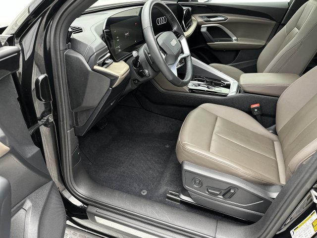 Used 2025 Audi Q5 Premium w/ Convenience Package AWD/4WD image 11