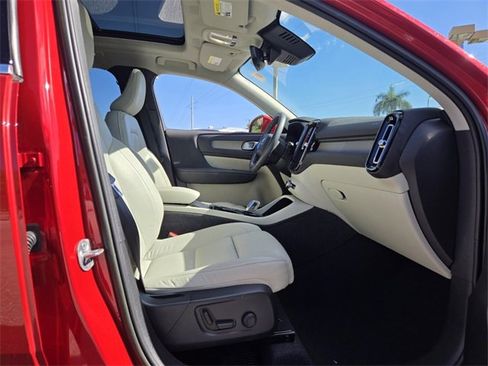 Certified 2023 Volvo XC40 B5 Plus w/ Protection Package Premier image 21