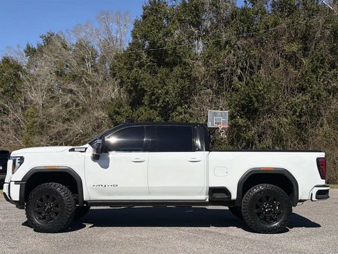 Used 2024 GMC Sierra 2500 AT4 w/ AT4 Premium Plus Package image 4